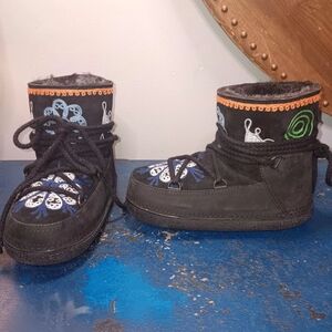Ikkii Shearling Black Embroidered Winter Boots